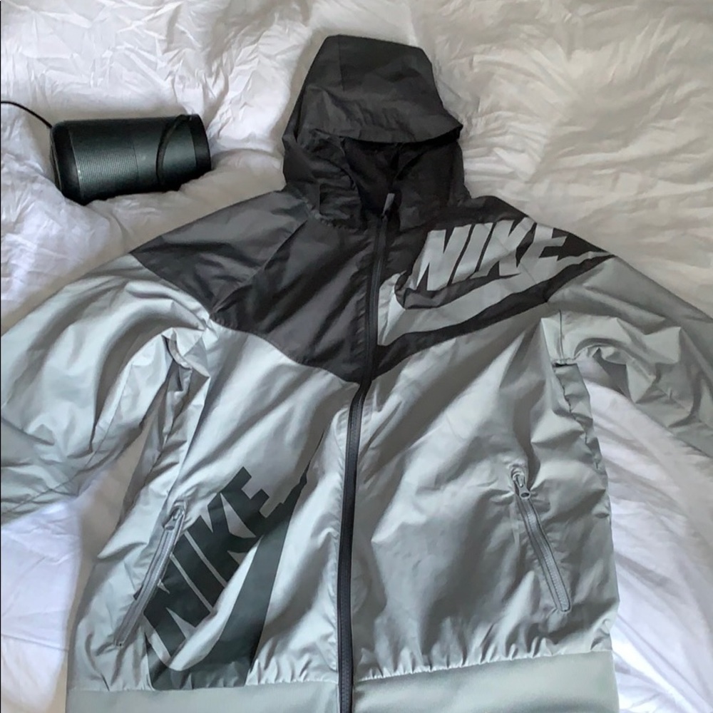 nike windbreaker